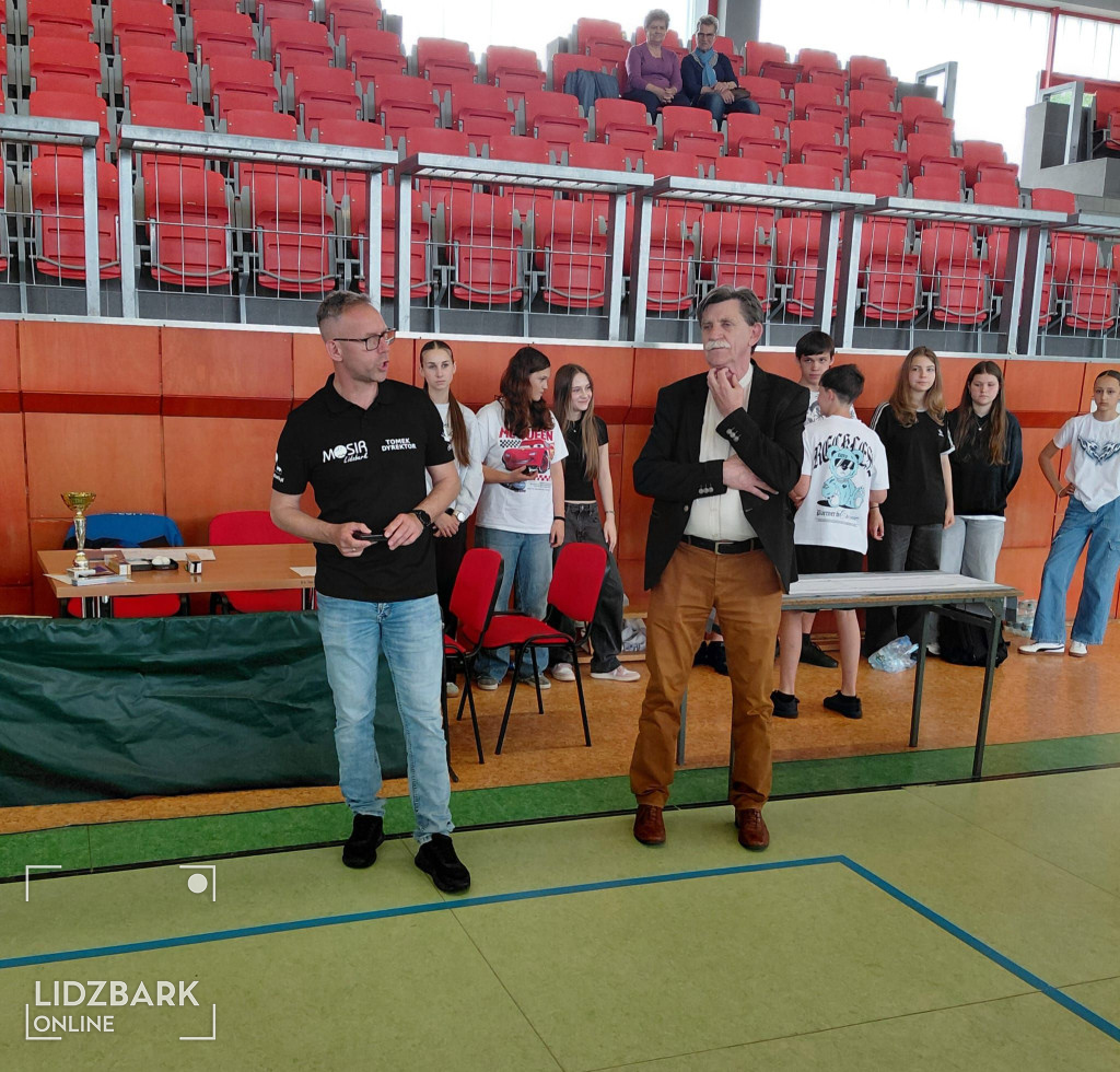Turniej tenisa stołowego UTW o Puchar Burmistrza.