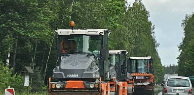 Trwa przebudowa lokalnych dróg. Inwestycja na półmetku.