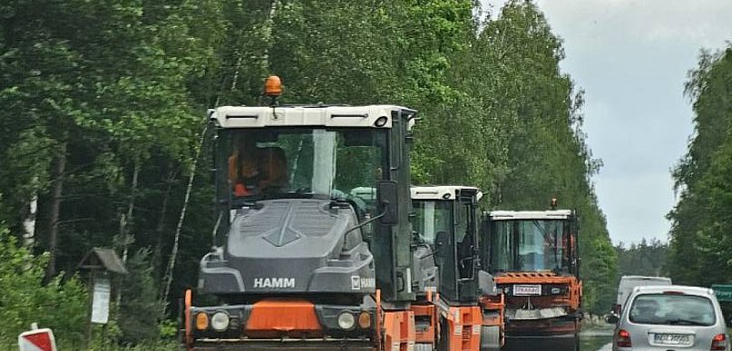 Trwa przebudowa lokalnych dróg. Inwestycja na półmetku.